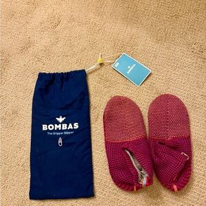 NWT Bombas Women’s Red and Purple Gripper Slippers